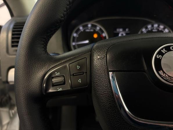 Skoda Octavia II (A5) Рестайлинг с пробегом 2013 года, цена 789 900 рублей, 265987 км, лифтбек, Автокод Объявления