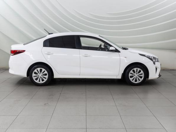 Kia Rio IV Рестайлинг с пробегом 2021 года, цена 1 618 000 рублей, 62770 км, седан, Автокод Объявления