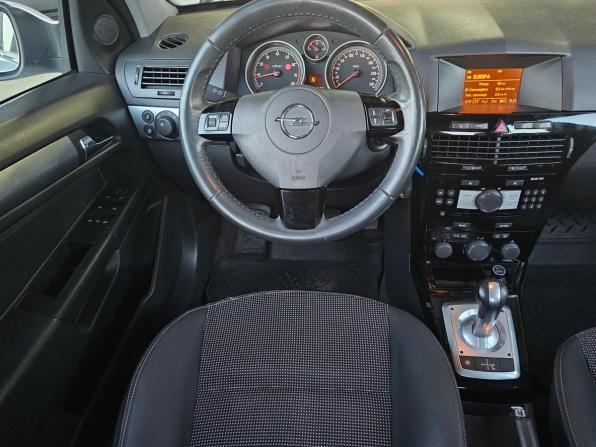 Opel Astra H Рестайлинг с пробегом 2009 года, цена 700 000 рублей, 124013 км, хэтчбек, Автокод Объявления