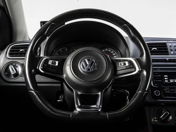Volkswagen Polo V Рестайлинг с пробегом 2020 года, цена 1 575 000 рублей, 76249 км, седан, Автокод Объявления