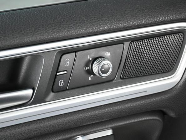 Volkswagen Touareg II Рестайлинг с пробегом 2017 года, цена 3 719 000 рублей, 86356 км, внедорожник, Автокод Объявления