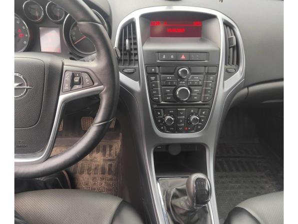 Opel Astra J Рестайлинг с пробегом 2013 года, цена 799 000 рублей, 103882 км, универсал, Автокод Объявления