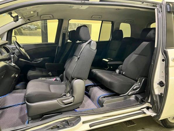 Toyota ISis I Рестайлинг с пробегом 2011 года, цена 879 000 рублей, 317914 км, компактвэн, Автокод Объявления