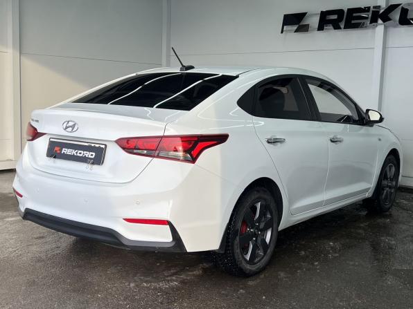 Hyundai Solaris II с пробегом 2018 года, цена 1 249 000 рублей, 136870 км, седан, Автокод Объявления
