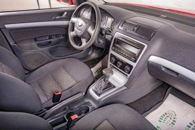 Skoda Octavia II (A5) Рестайлинг с пробегом 2011 года, цена 849 000 рублей, 241000 км, лифтбек, Автокод Объявления