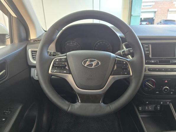 Hyundai Solaris II с пробегом 2017 года, цена 1 249 000 рублей, 148000 км, седан, Автокод Объявления