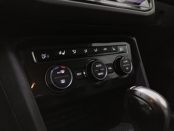 Volkswagen Tiguan II с пробегом 2018 года, цена 2 400 000 рублей, 159467 км, внедорожник, Автокод Объявления