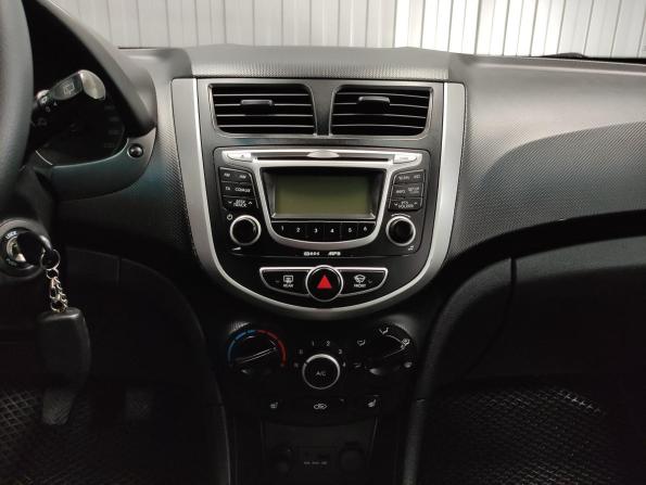Hyundai Solaris I с пробегом 2012 года, цена 670 000 рублей, 180000 км, хэтчбек, Автокод Объявления