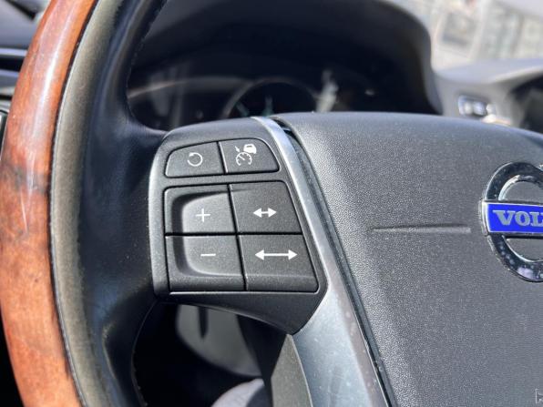 Volvo XC70 II Рестайлинг с пробегом 2013 года, цена 1 549 000 рублей, 169579 км, универсал, Автокод Объявления