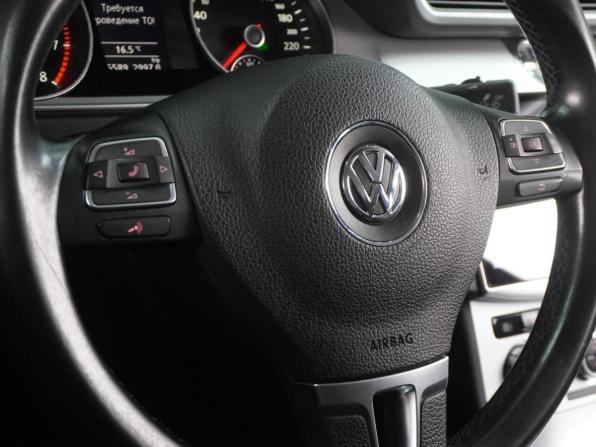 Volkswagen Passat B7 с пробегом 2012 года, цена 999 000 рублей, 215589 км, седан, Автокод Объявления