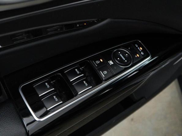 Kia Quoris I Ресталинг 2 с пробегом 2018 года, цена 1 970 050 рублей, 206609 км, седан, Автокод Объявления