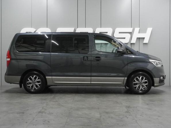 Hyundai H-1 II Рестайлинг 2 с пробегом 2021 года, цена 3 400 000 рублей, 129149 км, минивэн, Автокод Объявления