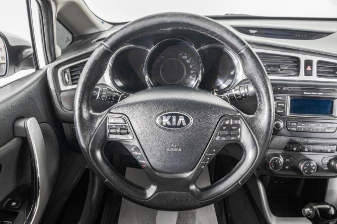 Kia Ceed II с пробегом 2015 года, цена 949 000 рублей, 214000 км, хэтчбек, Автокод Объявления