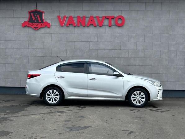Kia Rio IV с пробегом 2018 года, цена 1 390 000 рублей, 79000 км, седан, Автокод Объявления