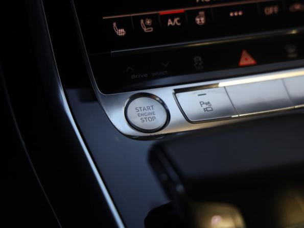 Audi Q8 I (4M) с пробегом 2019 года, цена 5 499 000 рублей, 91118 км, внедорожник, Автокод Объявления