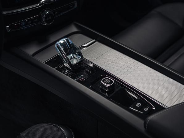 Volvo XC60 II Рестайлинг с пробегом 2024 года, цена 6 200 000 рублей, 60 км, внедорожник, Автокод Объявления
