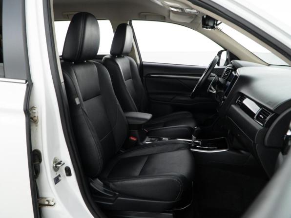 Mitsubishi Outlander III Рестайлинг 2 с пробегом 2017 года, цена 1 999 077 рублей, 243640 км, внедорожник, Автокод Объявления