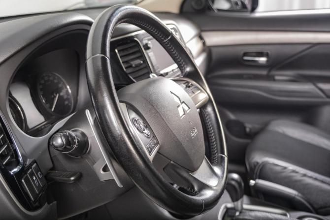 Mitsubishi Outlander III Рестайлинг с пробегом 2014 года, цена 1 699 000 рублей, 216000 км, внедорожник, Автокод Объявления