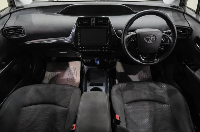 Toyota Prius IV Рестайлинг (XW50) с пробегом 2019 года, цена 1 869 000 рублей, 141000 км, лифтбек, Автокод Объявления