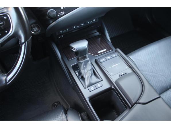 Lexus ES VII с пробегом 2019 года, цена 3 390 000 рублей, 106524 км, седан, Автокод Объявления