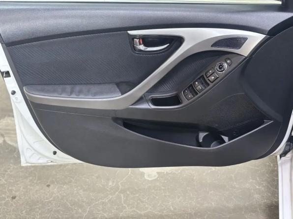 Hyundai Elantra V (MD) Рестайлинг с пробегом 2013 года, цена 1 009 000 рублей, 140004 км, седан, Автокод Объявления