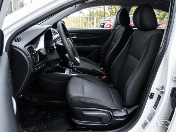 Kia Rio IV Рестайлинг с пробегом 2021 года, цена 1 285 000 рублей, 89666 км, седан, Автокод Объявления