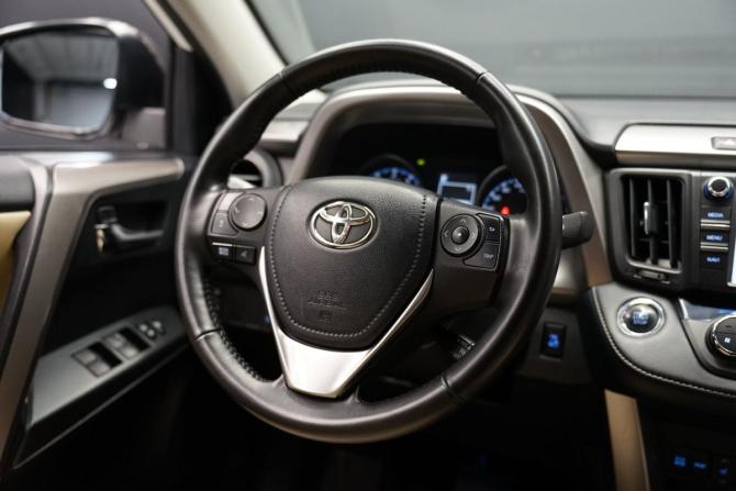 Toyota RAV4 IV (XA40) Рестайлинг с пробегом 2018 года, цена 2 547 000 рублей, 198000 км, внедорожник, Автокод Объявления