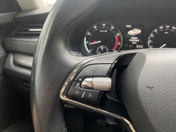 Skoda Octavia IV (A8) с пробегом 2021 года, цена 2 099 000 рублей, 75173 км, лифтбек, Автокод Объявления