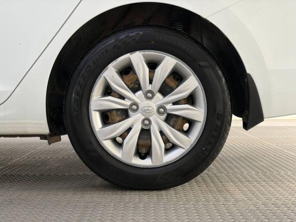 Hyundai Solaris II с пробегом 2018 года, цена 1 055 000 рублей, 190000 км, седан, Автокод Объявления