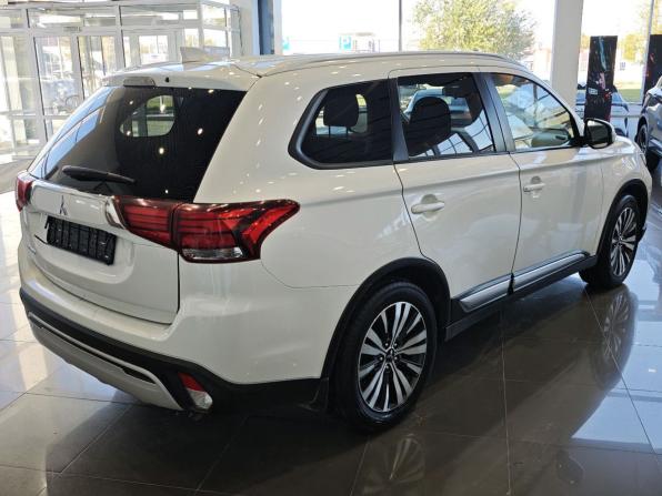 Mitsubishi Outlander III Рестайлинг 3 с пробегом 2021 года, цена 2 295 000 рублей, 136000 км, внедорожник, Автокод Объявления