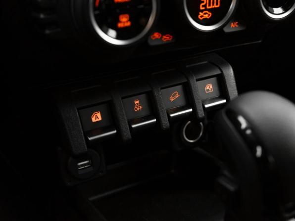 Suzuki Jimny IV с пробегом 2021 года, цена 3 580 000 рублей, 4476 км, внедорожник, Автокод Объявления