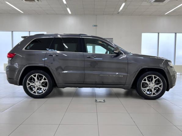 Jeep Grand Cherokee IV (WK2) Рестайлинг с пробегом 2021 года, цена 4 400 000 рублей, 122888 км, внедорожник, Автокод Объявления