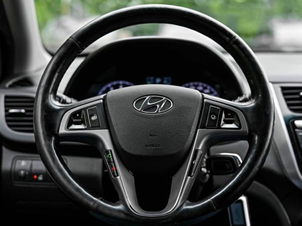 Hyundai Solaris I Рестайлинг с пробегом 2015 года, цена 938 000 рублей, 125007 км, седан, Автокод Объявления