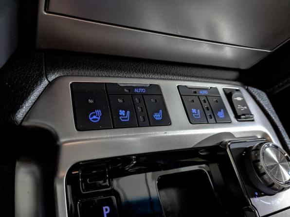 Toyota Land Cruiser 200 Series Рестайлинг 2 с пробегом 2019 года, цена 7 950 000 рублей, 95423 км, внедорожник, Автокод Объявления