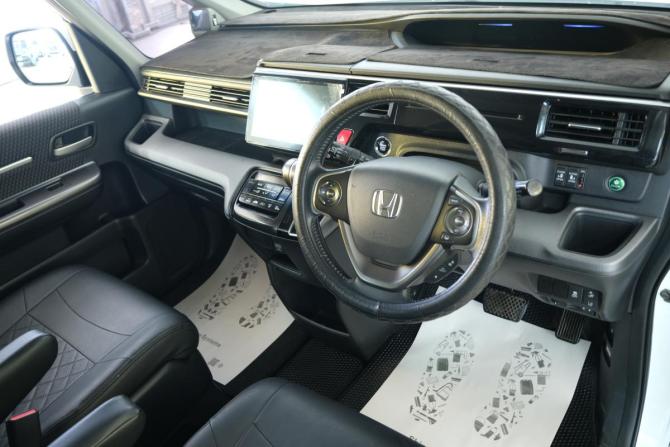 Honda Stepwgn V с пробегом 2016 года, цена 2 099 000 рублей, 110000 км, минивэн, Автокод Объявления