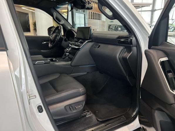 Toyota Land Cruiser 300 Series с пробегом 2022 года, цена 10 979 000 рублей, 51016 км, внедорожник, Автокод Объявления