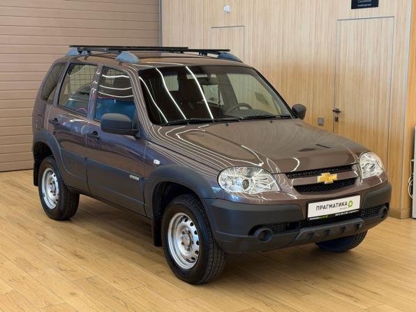 Chevrolet Niva I Рестайлинг с пробегом 2017 года, цена 869 000 рублей, 25000 км, внедорожник, Автокод Объявления