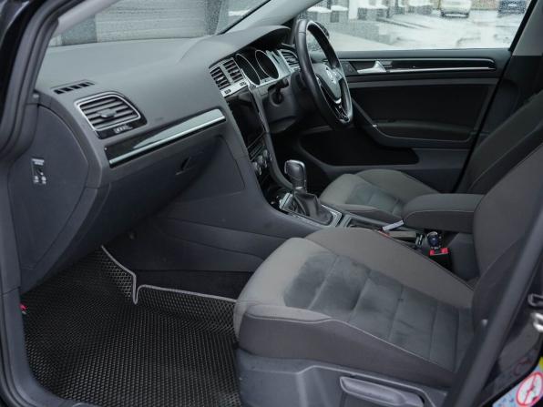 Volkswagen Golf VII Рестайлинг с пробегом 2017 года, цена 1 630 000 рублей, 75042 км, хэтчбек, Автокод Объявления