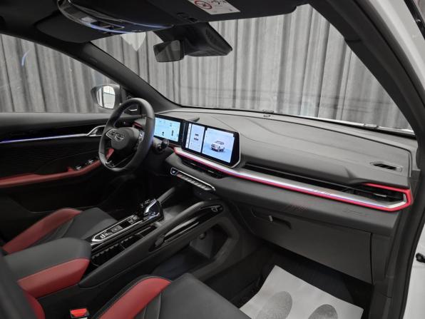 Geely Coolray I Рестайлинг с пробегом 2024 года, цена 2 400 000 рублей, 2800 км, внедорожник, Автокод Объявления