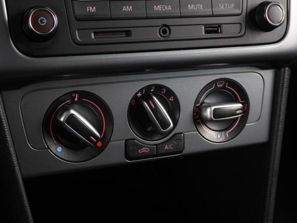 Volkswagen Polo V Рестайлинг с пробегом 2017 года, цена 1 074 000 рублей, 146864 км, седан, Автокод Объявления