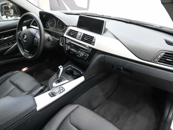 BMW 3 серии VI (F3x) Рестайлинг с пробегом 2015 года, цена 1 929 900 рублей, 95124 км, седан, Автокод Объявления