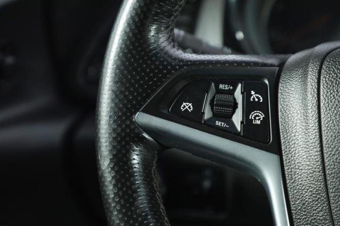 Opel Astra J с пробегом 2012 года, цена 999 000 рублей, 92000 км, универсал, Автокод Объявления