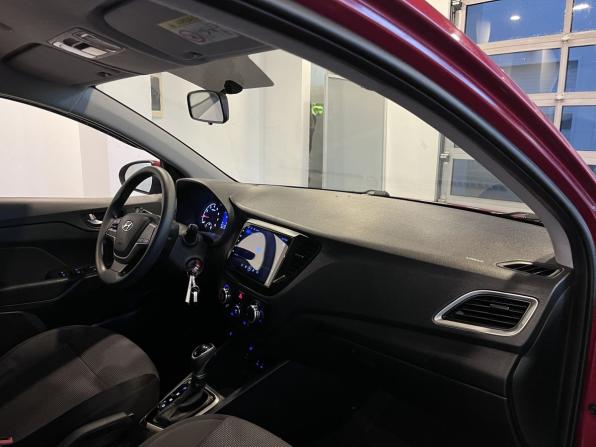 Hyundai Solaris II с пробегом 2018 года, цена 1 025 000 рублей, 213589 км, седан, Автокод Объявления