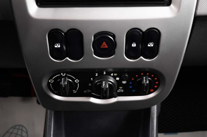 Renault Sandero I с пробегом 2013 года, цена 619 000 рублей, 181649 км, хэтчбек, Автокод Объявления