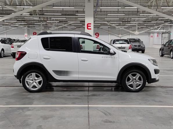 Renault Sandero II с пробегом 2018 года, цена 1 250 000 рублей, 92137 км, хэтчбек, Автокод Объявления