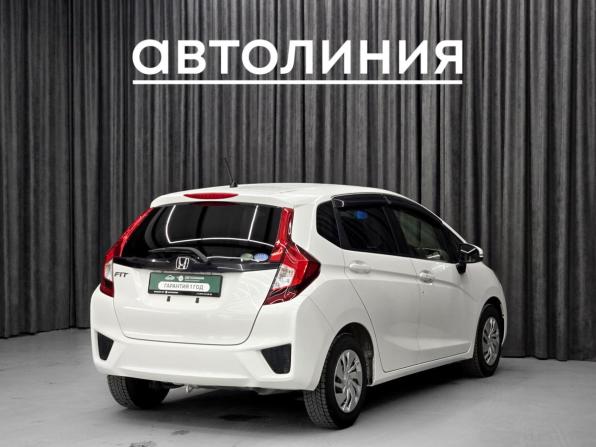 Honda Fit III с пробегом 2017 года, цена 930 000 рублей, 117000 км, хэтчбек, Автокод Объявления