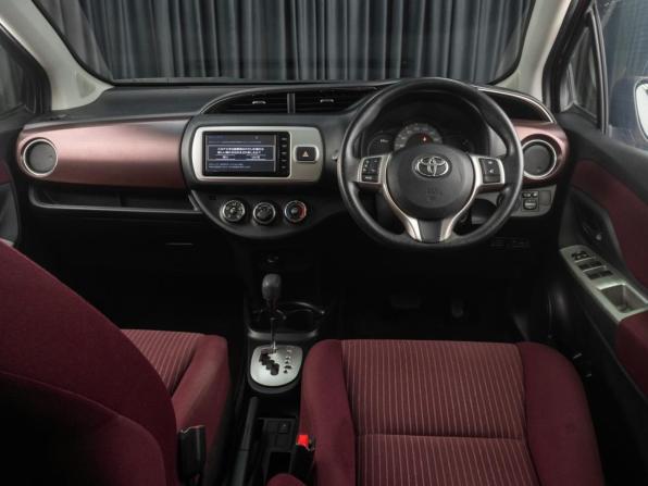 Toyota Vitz III (XP130) Рестайлинг с пробегом 2015 года, цена 869 000 рублей, 100946 км, хэтчбек, Автокод Объявления