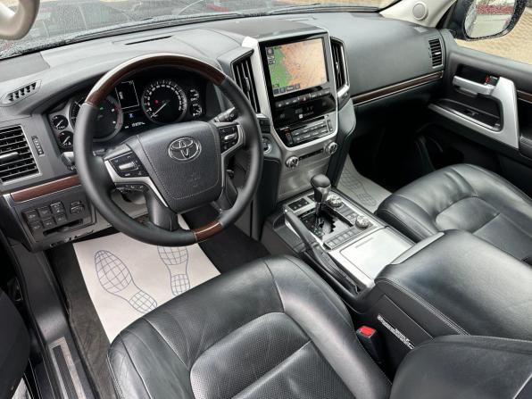 Toyota Land Cruiser 200 Series Рестайлинг 2 с пробегом 2018 года, цена 6 250 000 рублей, 193000 км, внедорожник, Автокод Объявления