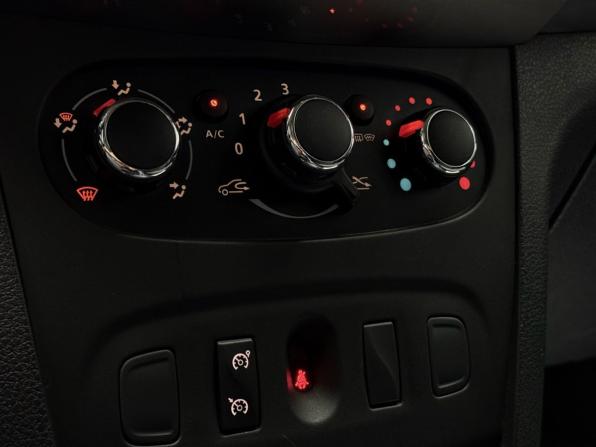 Renault Sandero II Рестайлинг с пробегом 2019 года, цена 1 299 000 рублей, 43000 км, хэтчбек, Автокод Объявления