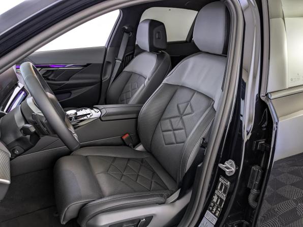 BMW 5 серии VIII (G60/G61/G68) с пробегом 2025 года, цена 8 255 000 рублей, 8686 км, седан, Автокод Объявления